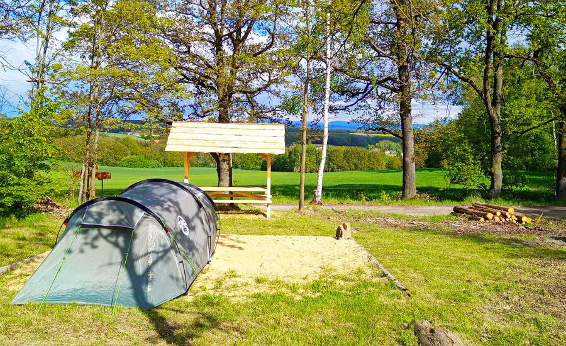 Campen_-_Waldrandcampen_mit_Dreilaenderblick