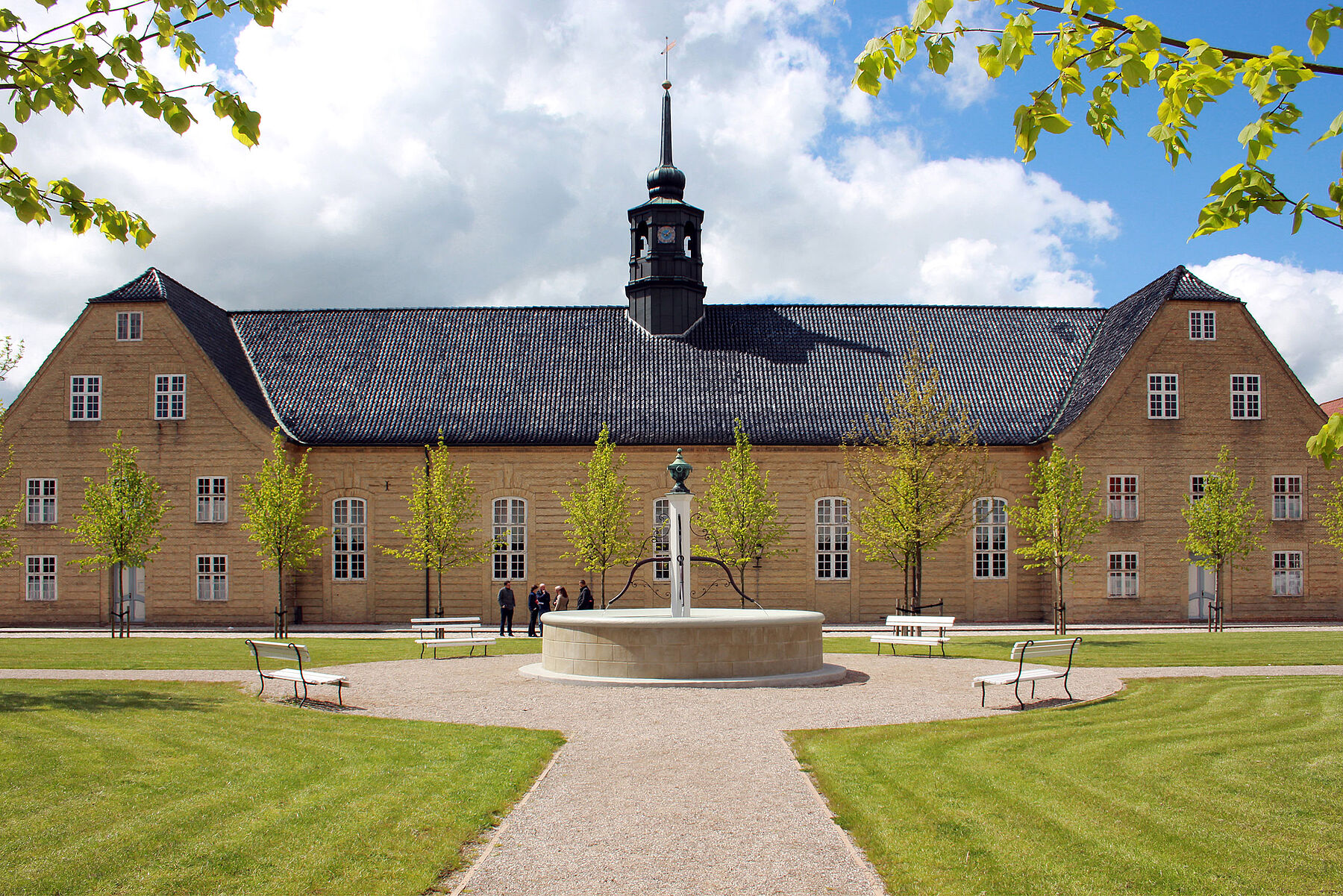Christiansfeld_Kirchensaal_und_Zinzendorfplatz