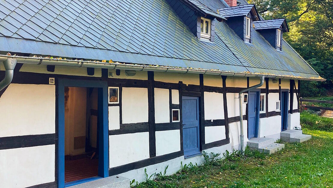 Blick auf das historische Fachwerkgebäude.